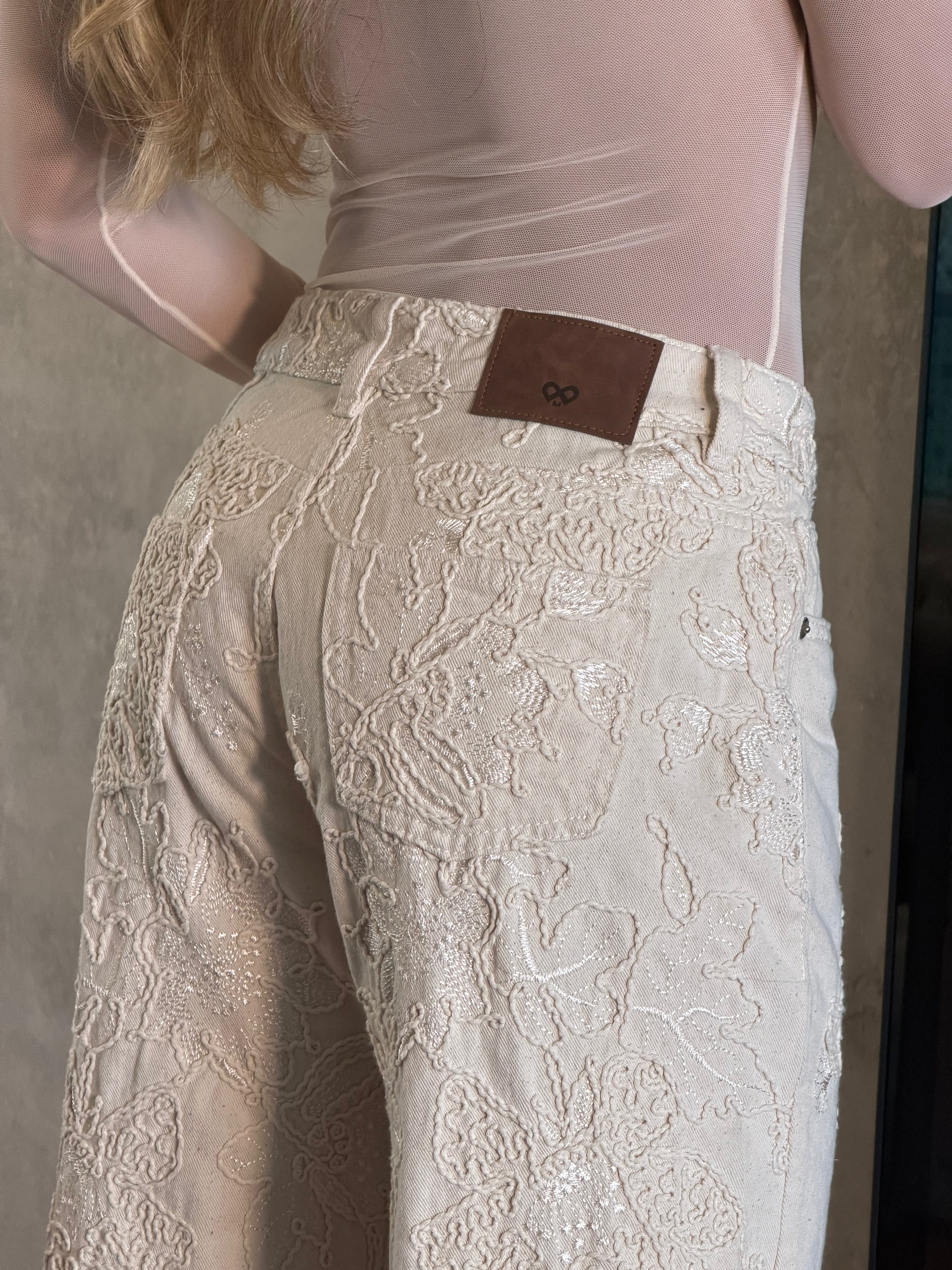 REF 69320 Flared Bordado Ivory