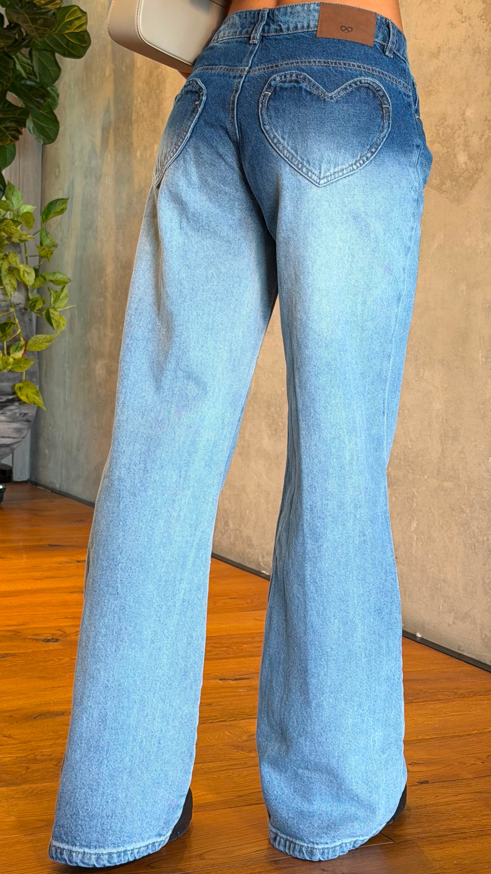 Jean Wide Leg Corazón Tono Azul Claro