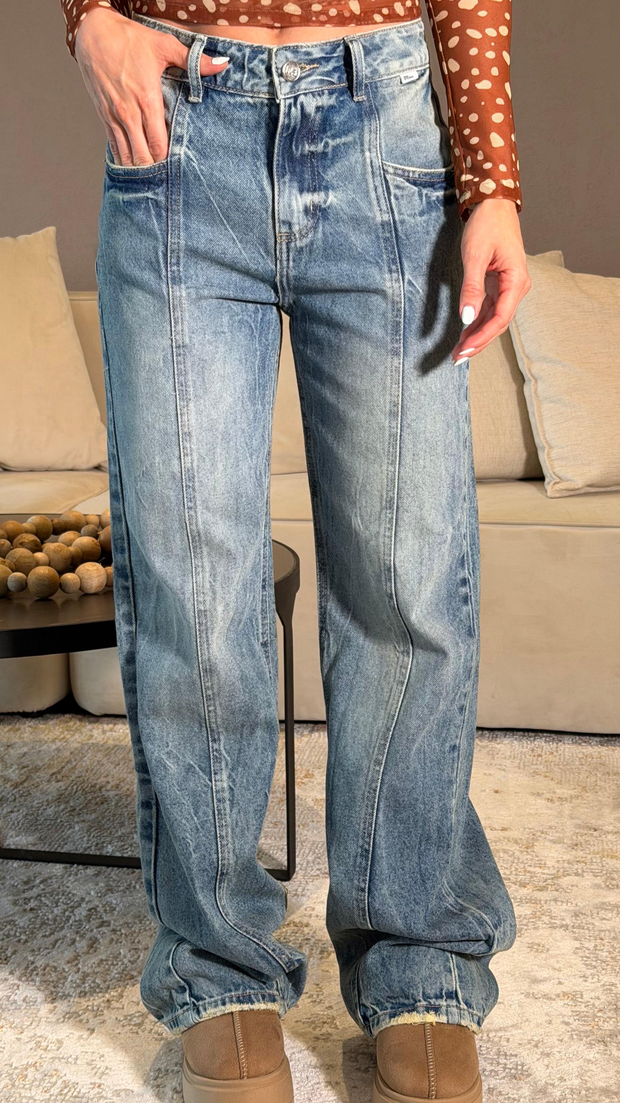 REF127277-1 Jean Wide Leg Con Cortes Delanteros Tono Claro