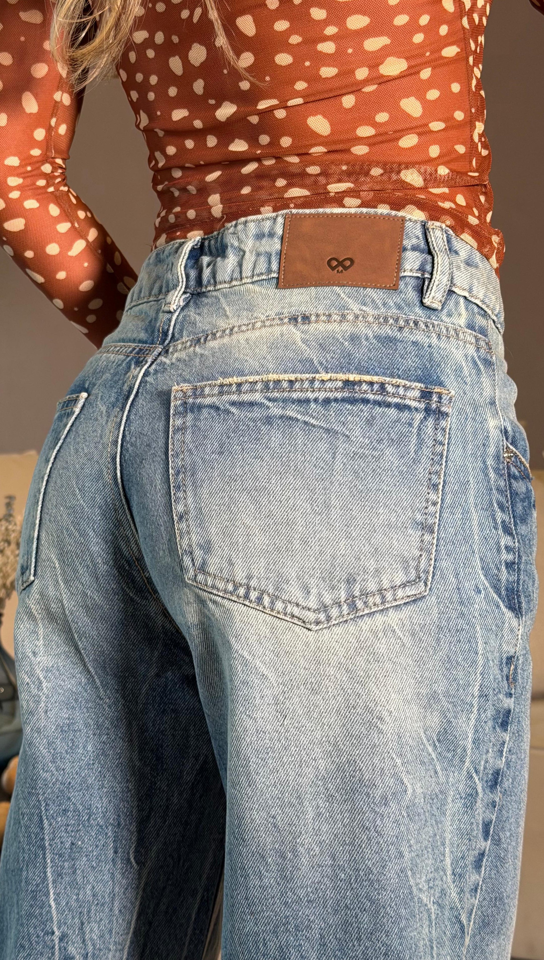 REF127277-1 Jean Wide Leg Con Cortes Delanteros Tono Claro